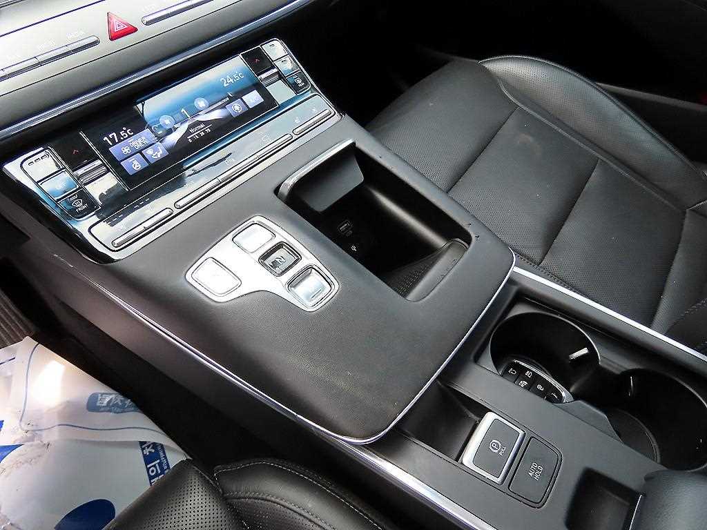 HYUNDAI Grandeur - Vista 11