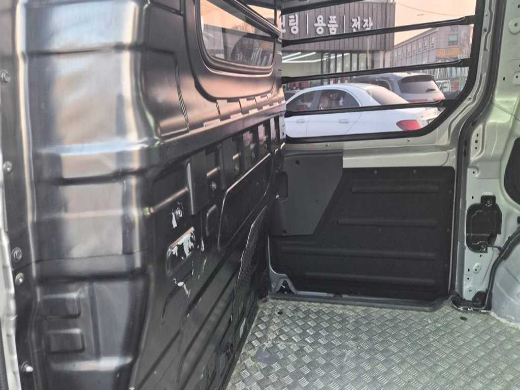 HYUNDAI Staria - Vista 10