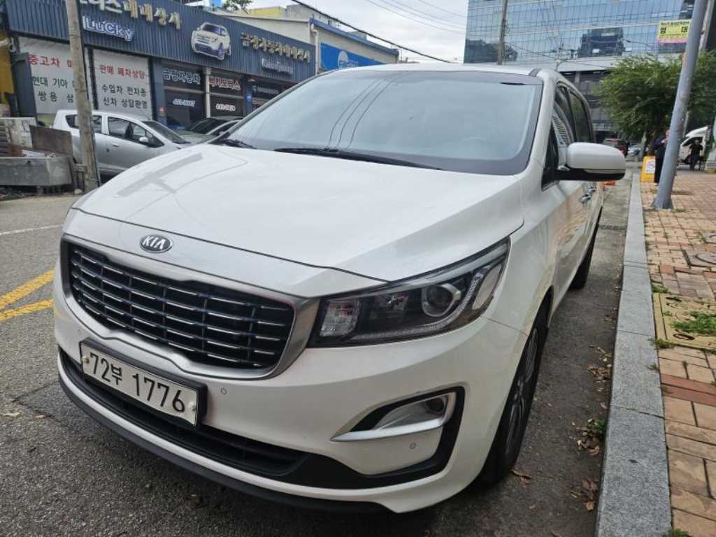 KIA Carnival - Vista 8