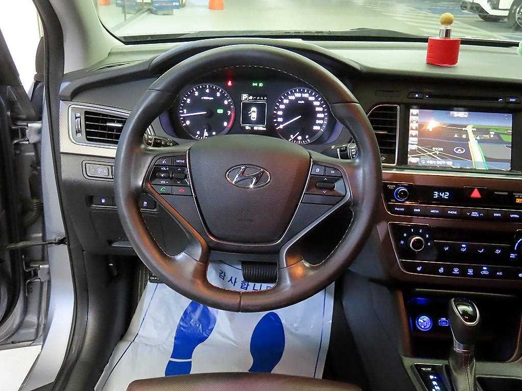 HYUNDAI Sonata - Vista 8
