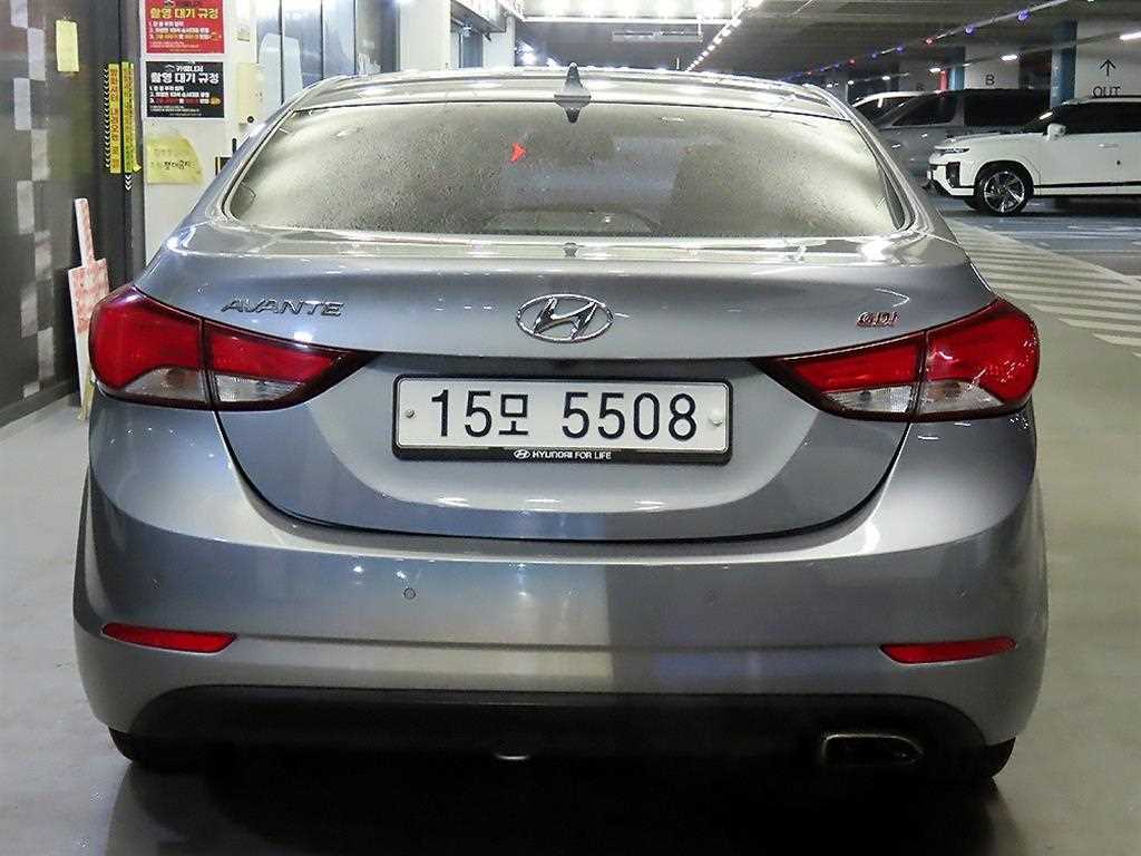 HYUNDAI Avante - Vista 5
