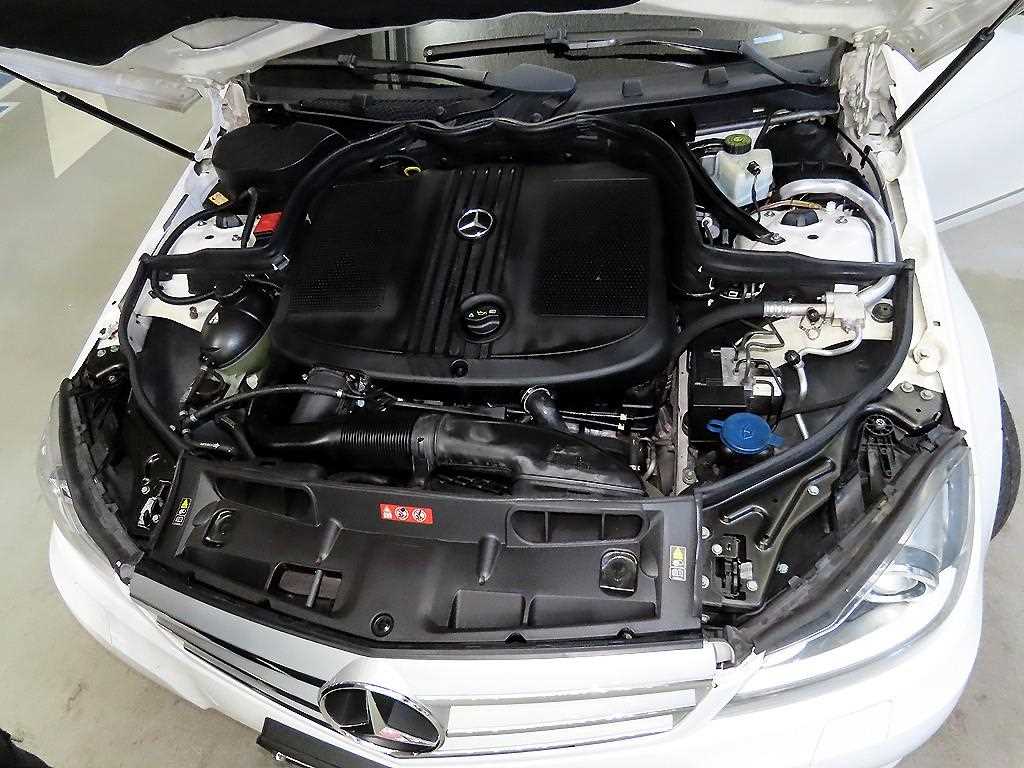 Mercedes Benz C Class 2013 Blanco - Importación desde Corea - HF Imports Iquique - Foto 18