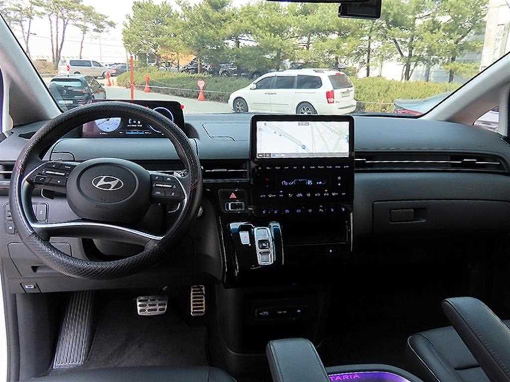 HYUNDAI Staria - Vista 8