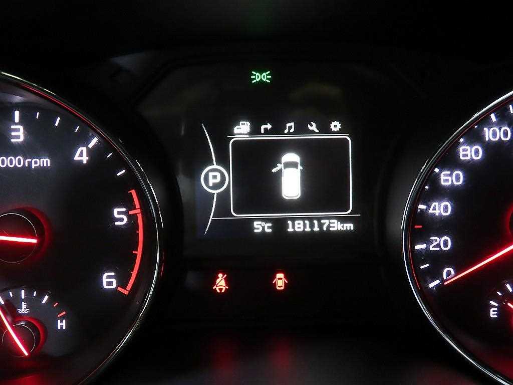 KIA Carnival - Vista 9