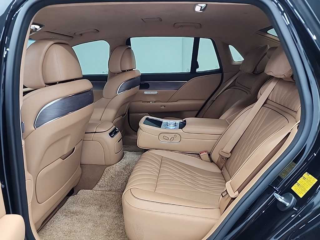 Genesis G90 - Vista 12