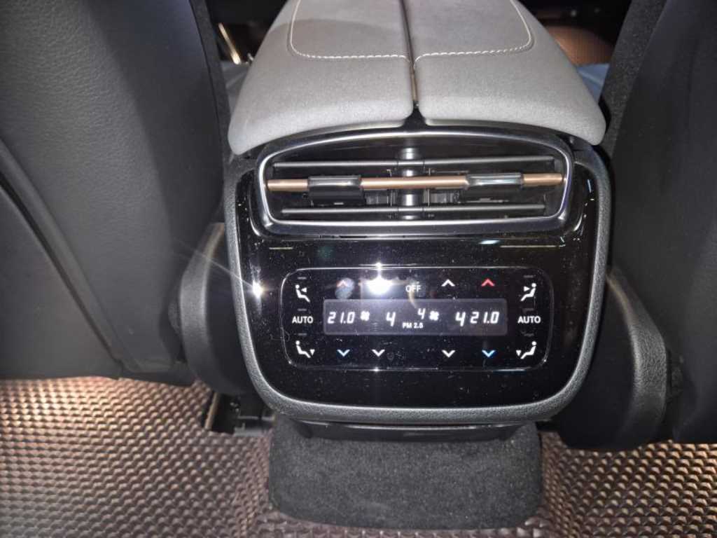 Mercedes Benz EQS - Vista 11
