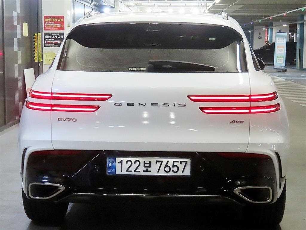 Genesis GV70 - Vista 6