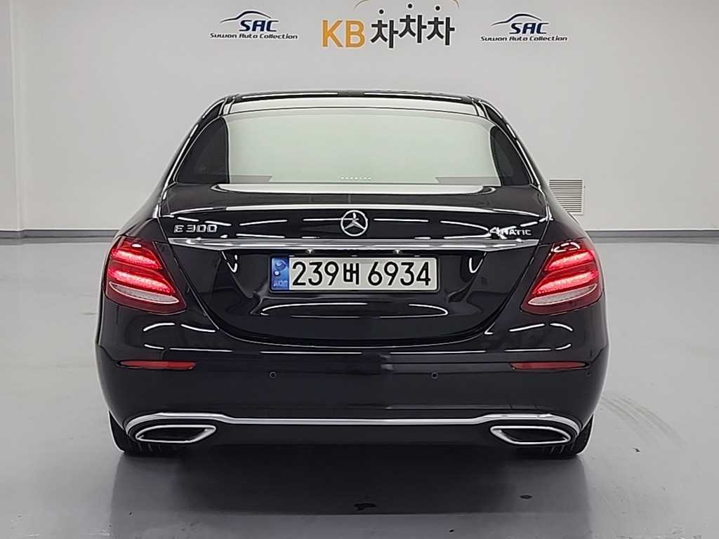 Mercedes Benz E class - Vista 3