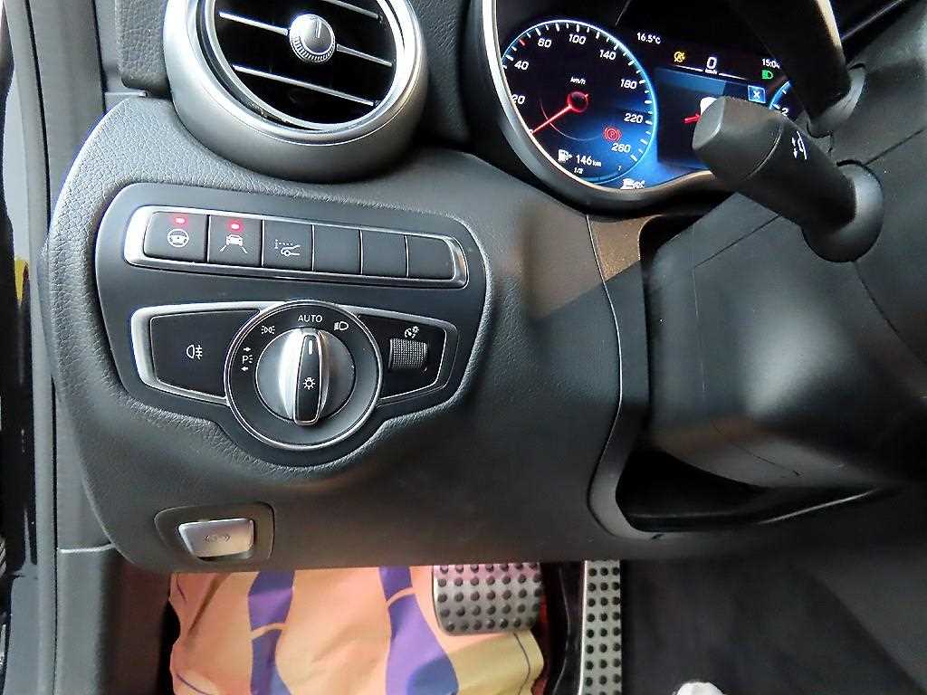 Mercedes Benz C Class - Vista 12