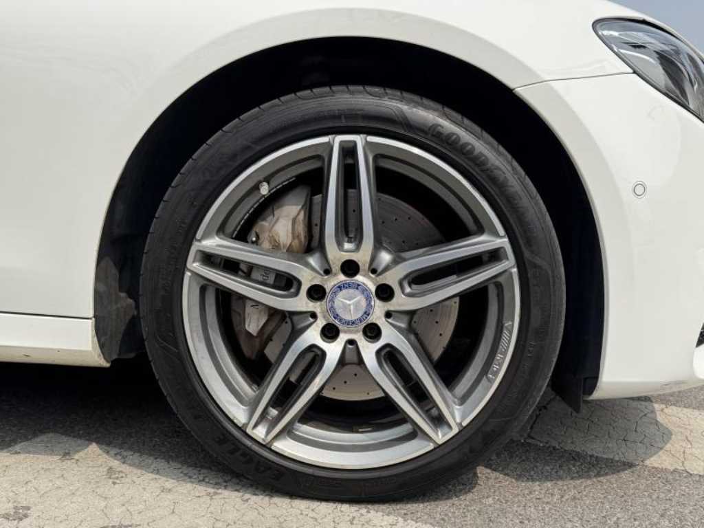 Mercedes Benz E class - Vista 6