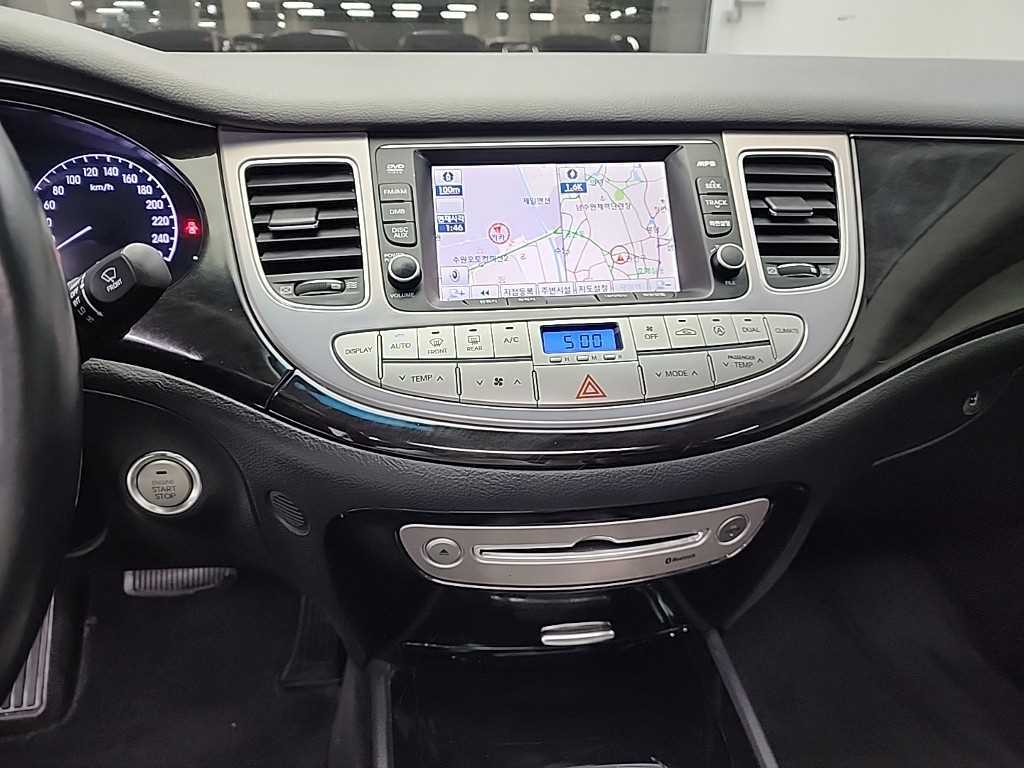 HYUNDAI Genesis - Vista 10