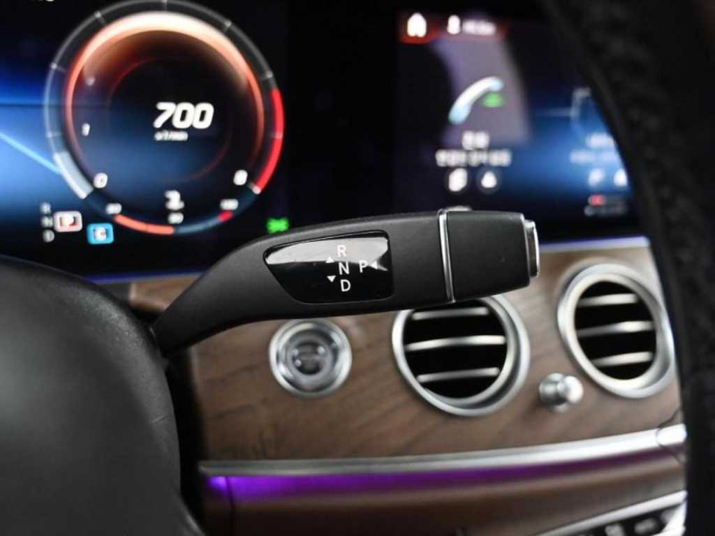 Mercedes Benz E class - Vista 9