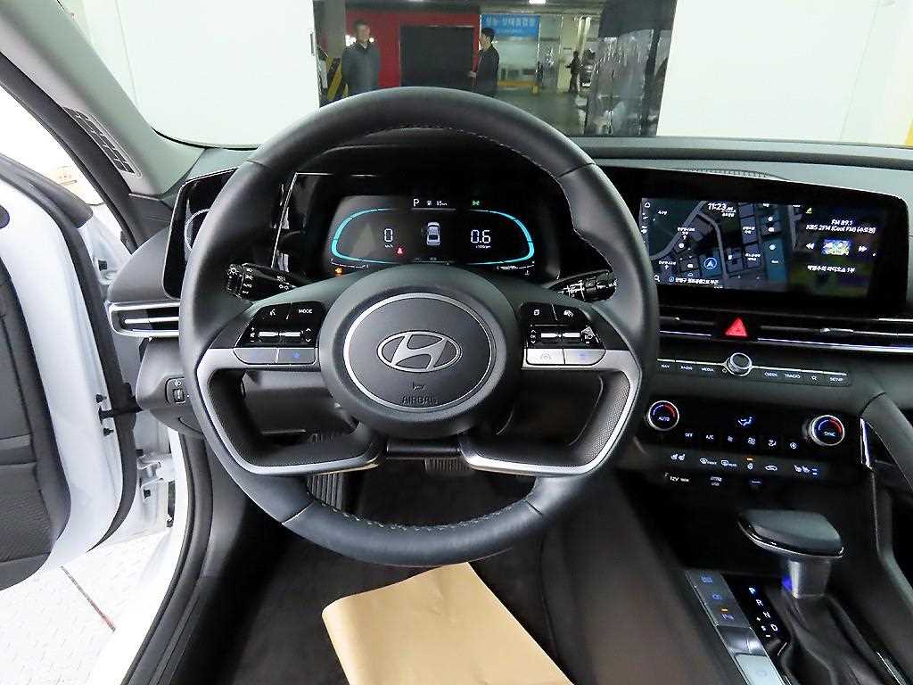 HYUNDAI Avante - Vista 9