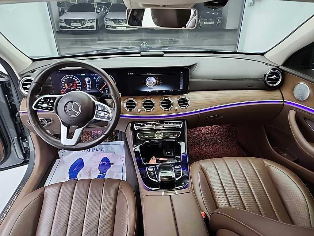 Mercedes Benz E class - Vista 8