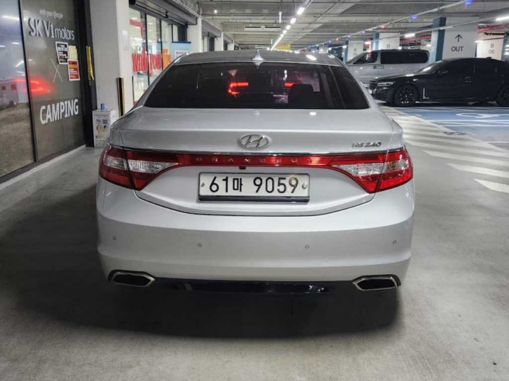 HYUNDAI Grandeur - Vista 5