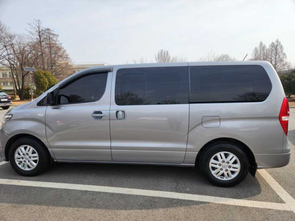 HYUNDAI Starex - Vista 7