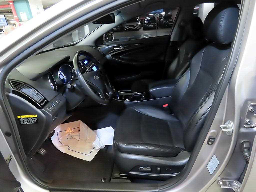 HYUNDAI Sonata - Vista 6