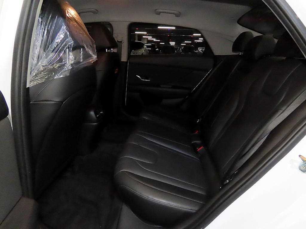 HYUNDAI Avante - Vista 7