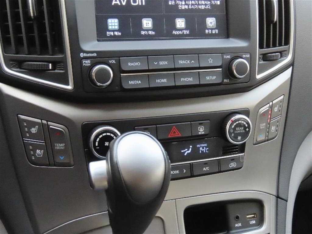 HYUNDAI Starex - Vista 7