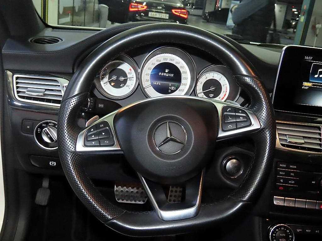 Mercedes Benz CLS Class - Vista 8