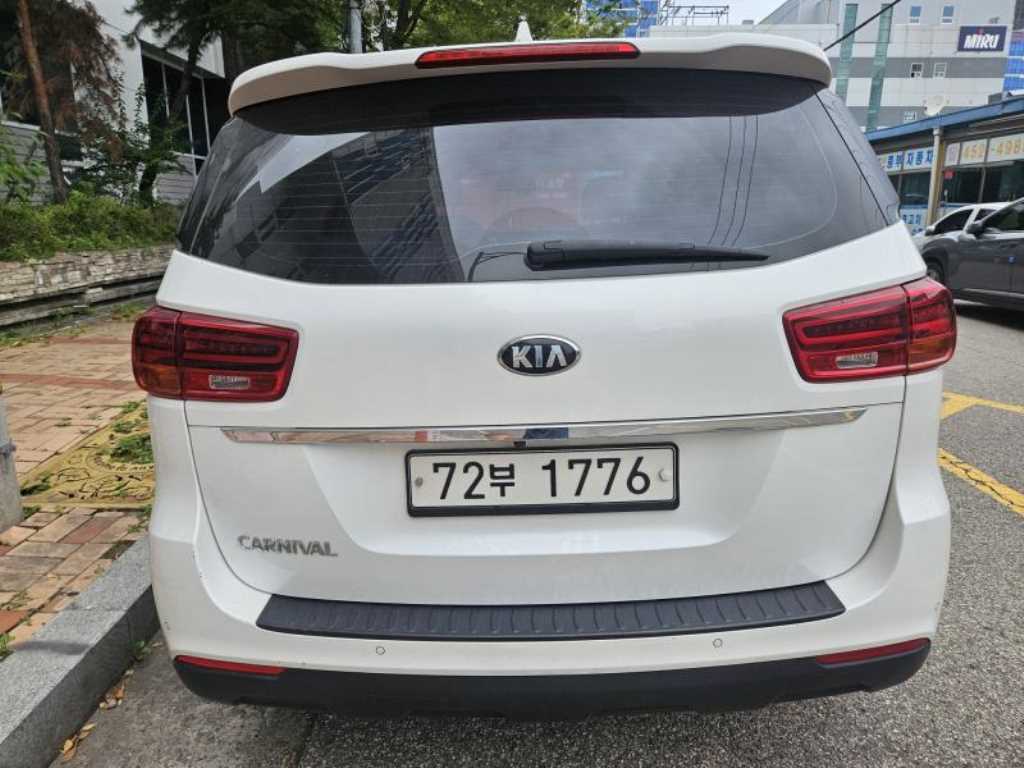 KIA Carnival - Vista 6