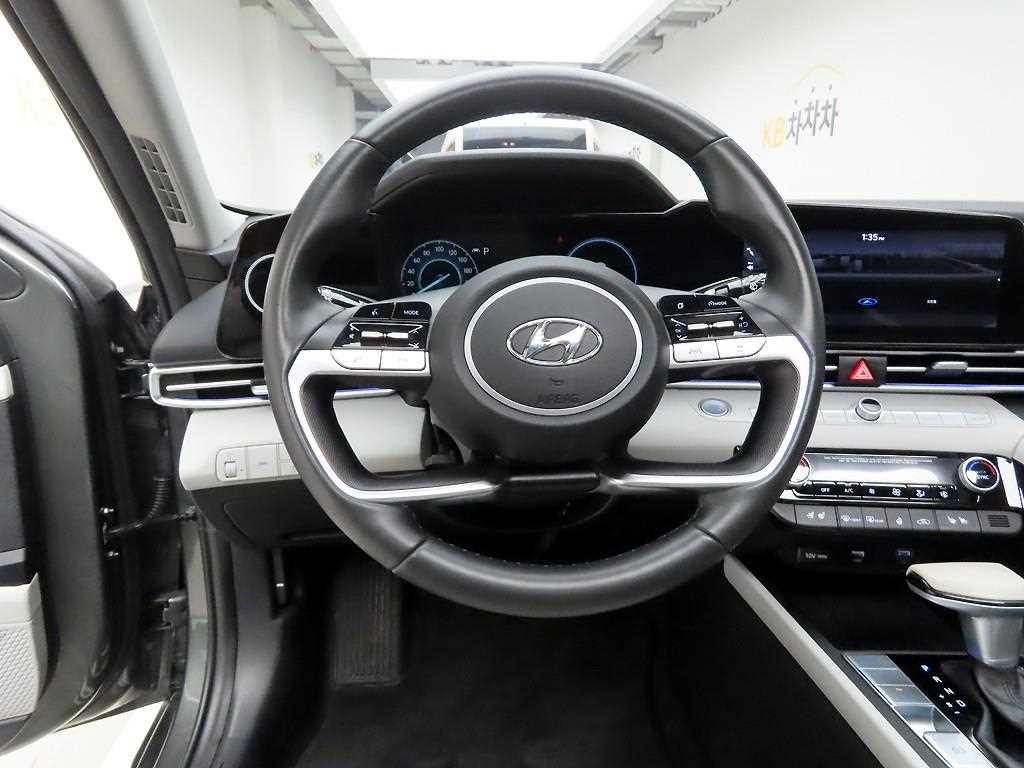 HYUNDAI Avante - Vista 7