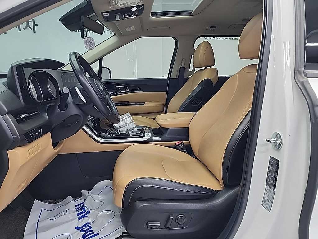 KIA Carnival - Vista 11