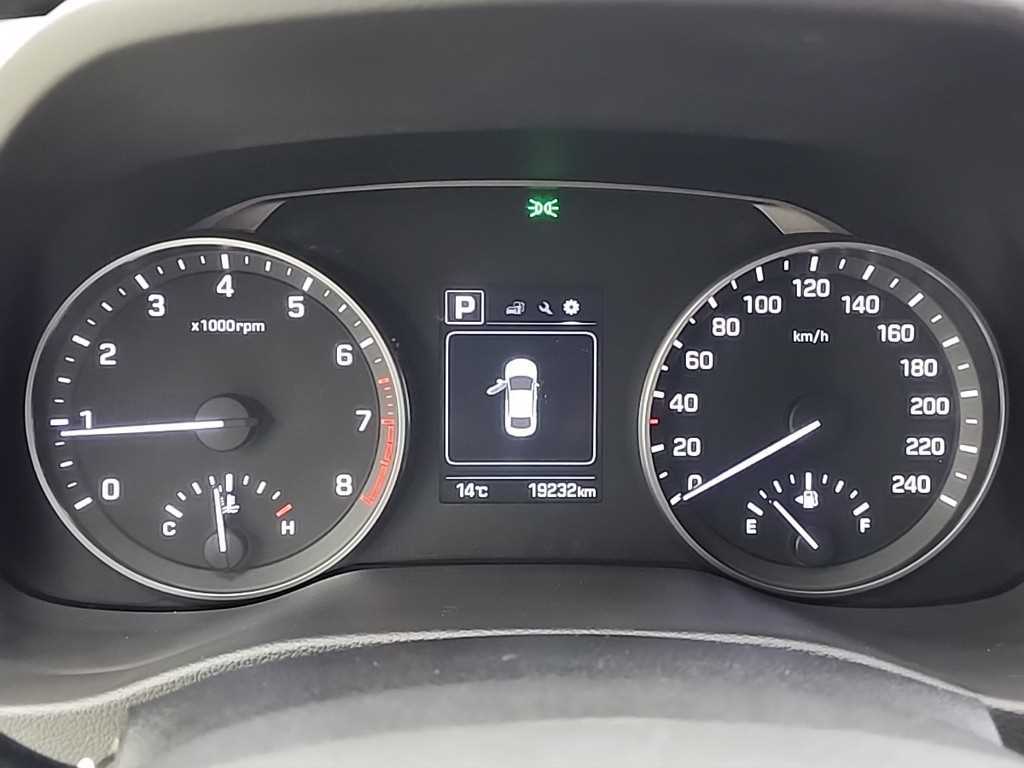 HYUNDAI Avante - Vista 6