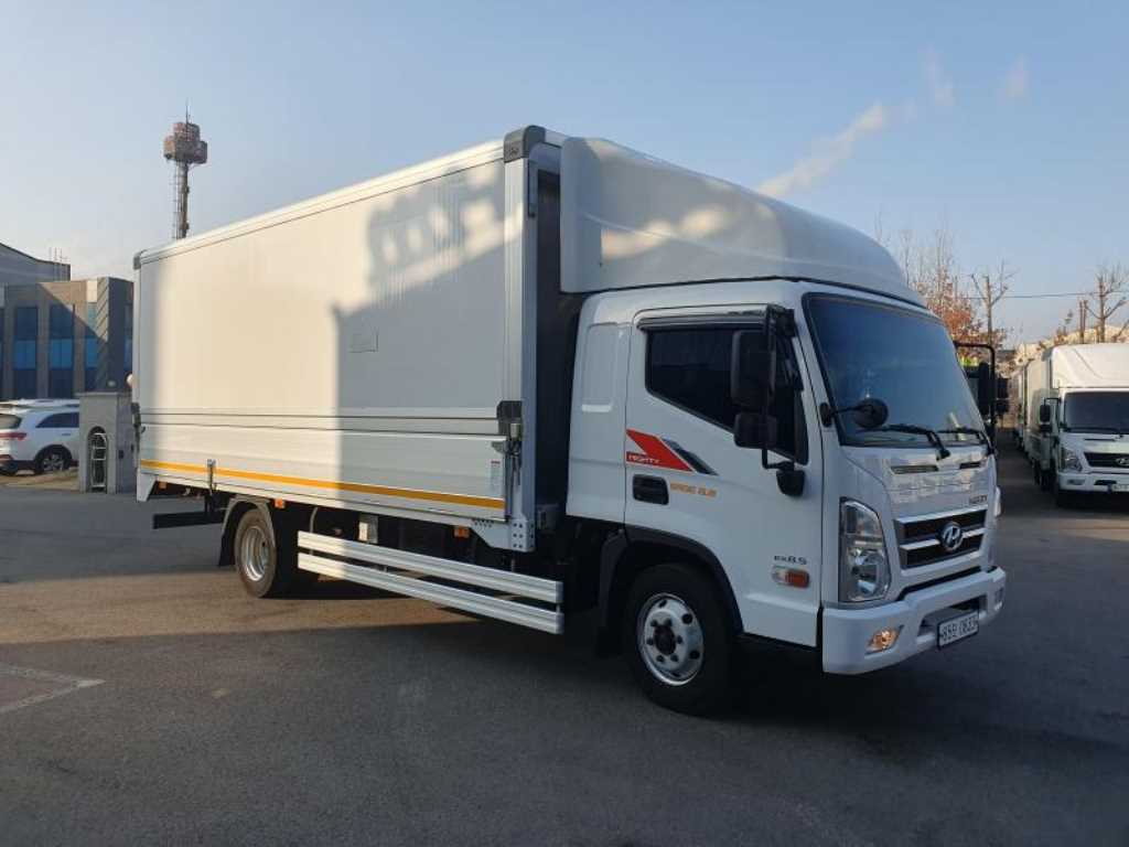 medium and large cargo truck - Vista 6