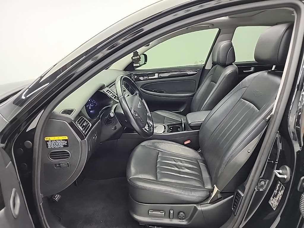 HYUNDAI Genesis - Vista 11