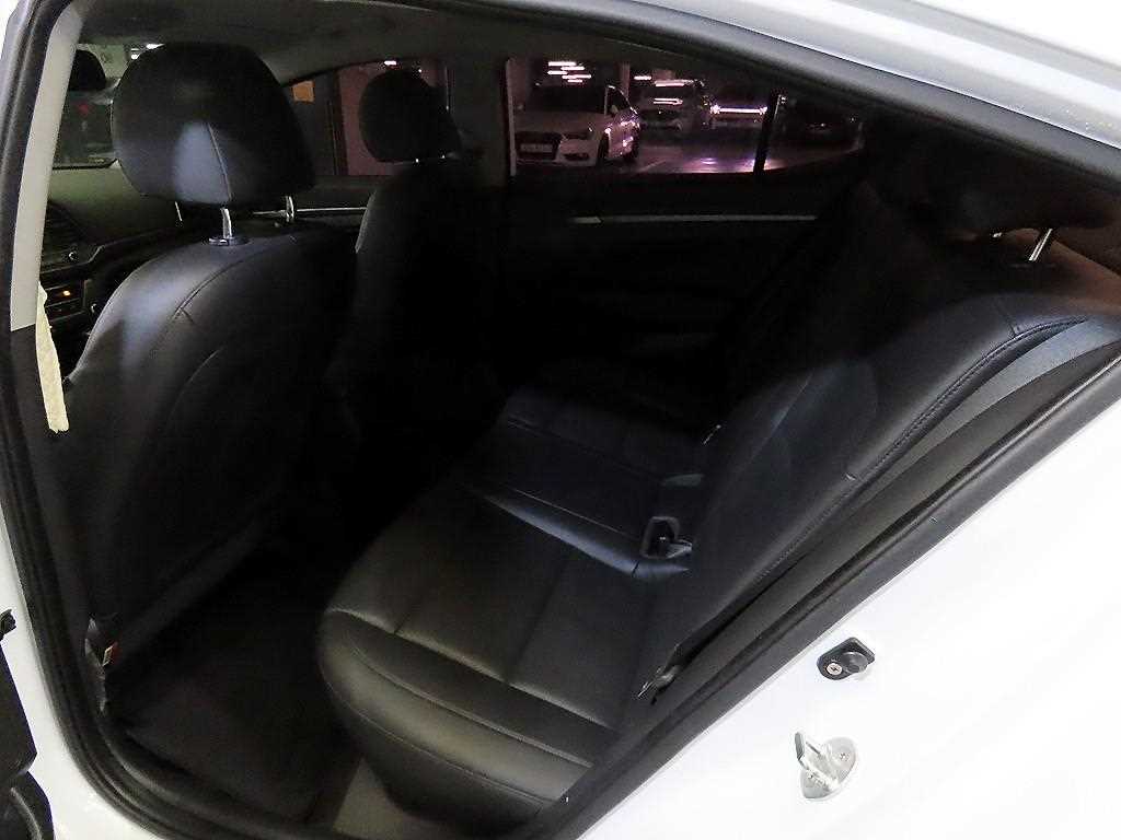 HYUNDAI Avante - Vista 7