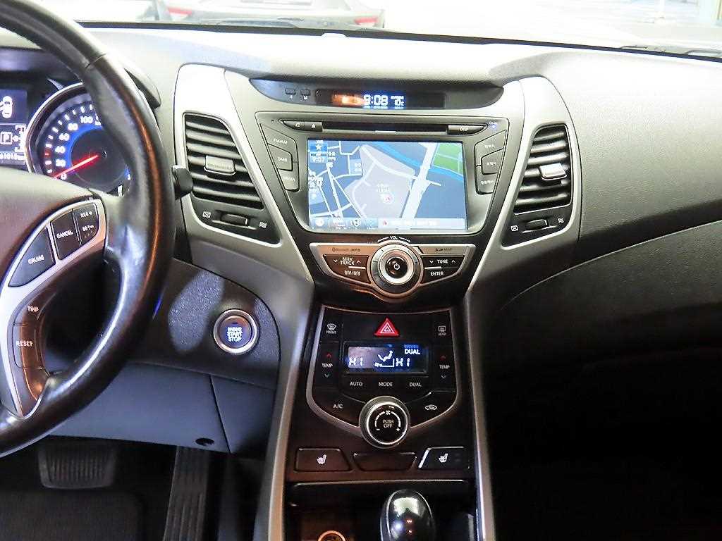 HYUNDAI Avante - Vista 11