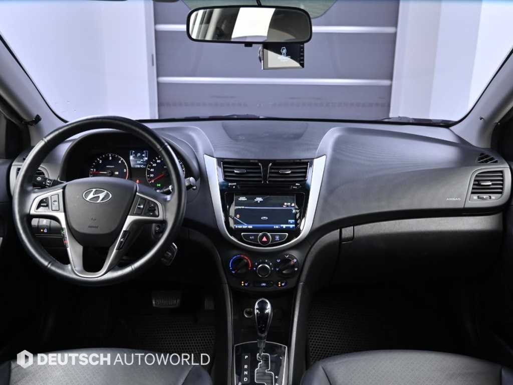 HYUNDAI Accent - Vista 7