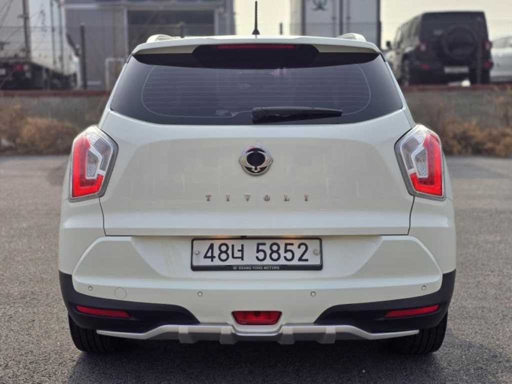 Ssangyong Tivoli - Vista 4
