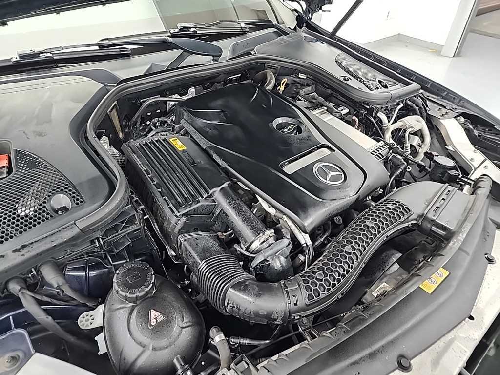 Mercedes Benz E class - Vista 5