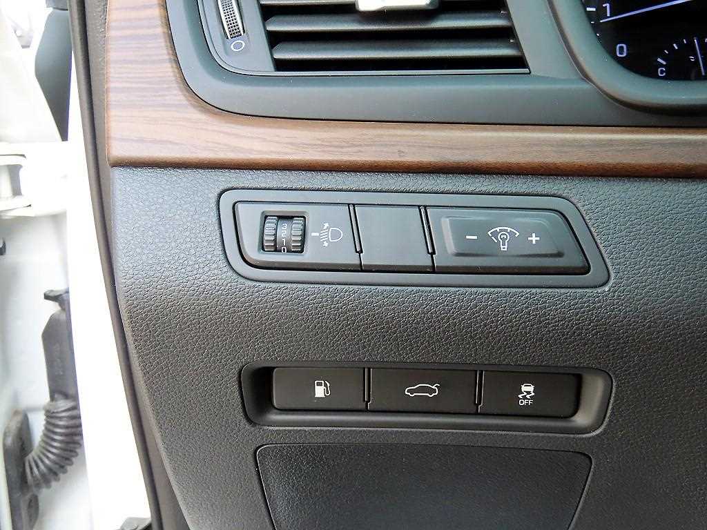 HYUNDAI Sonata - Vista 12