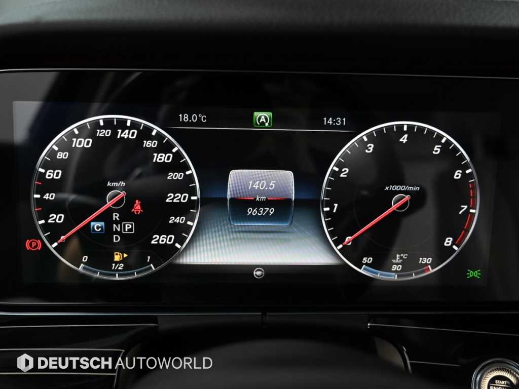 Mercedes Benz E class - Vista 8