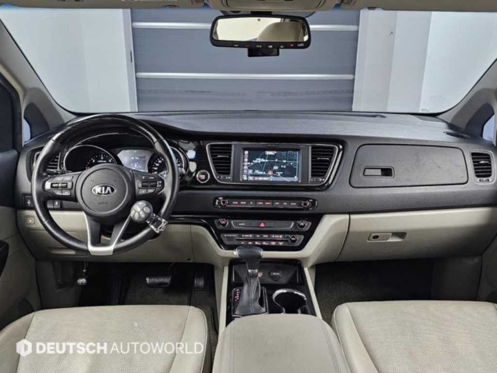 KIA Carnival - Vista 7