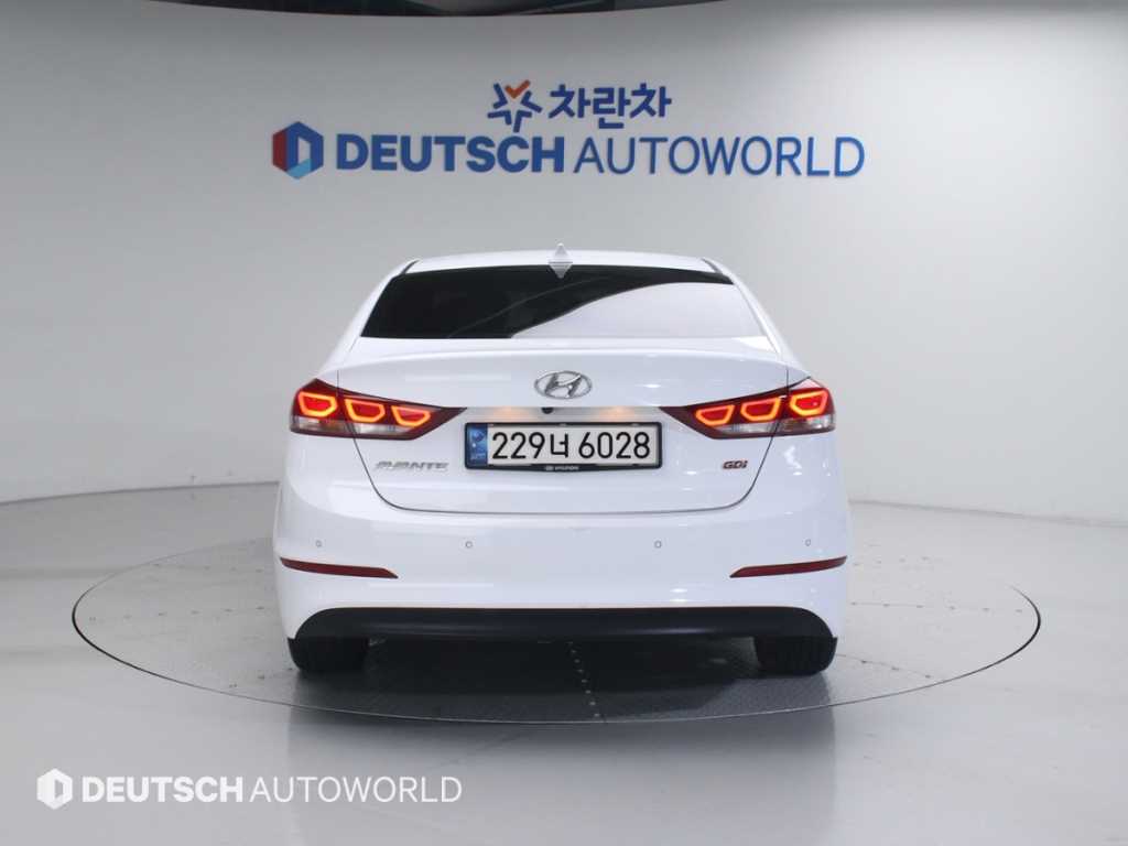 HYUNDAI Avante - Vista 4