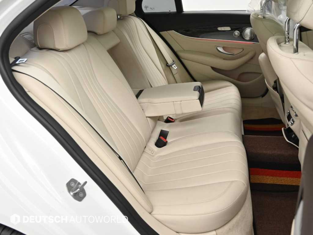 Mercedes Benz E class - Vista 12