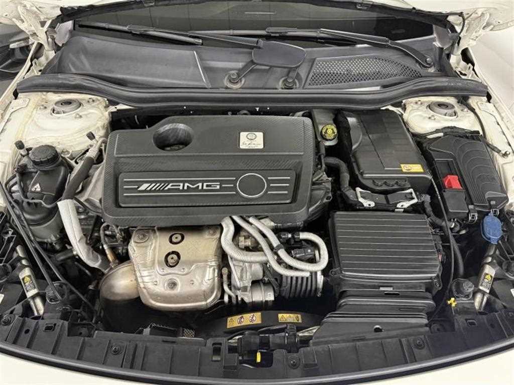 Mercedes Benz GLA Class - Vista 5