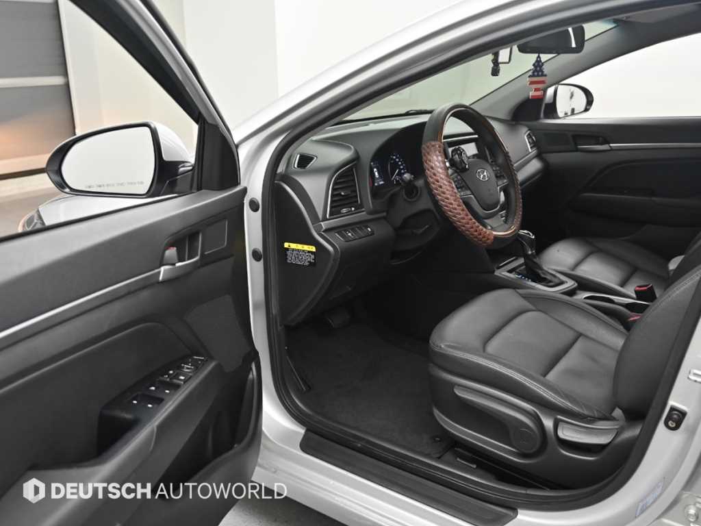 HYUNDAI Avante - Vista 11