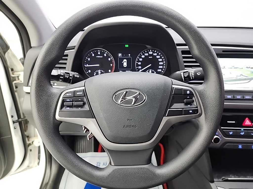 HYUNDAI Avante - Vista 9