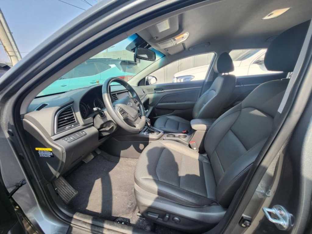 HYUNDAI Avante - Vista 4