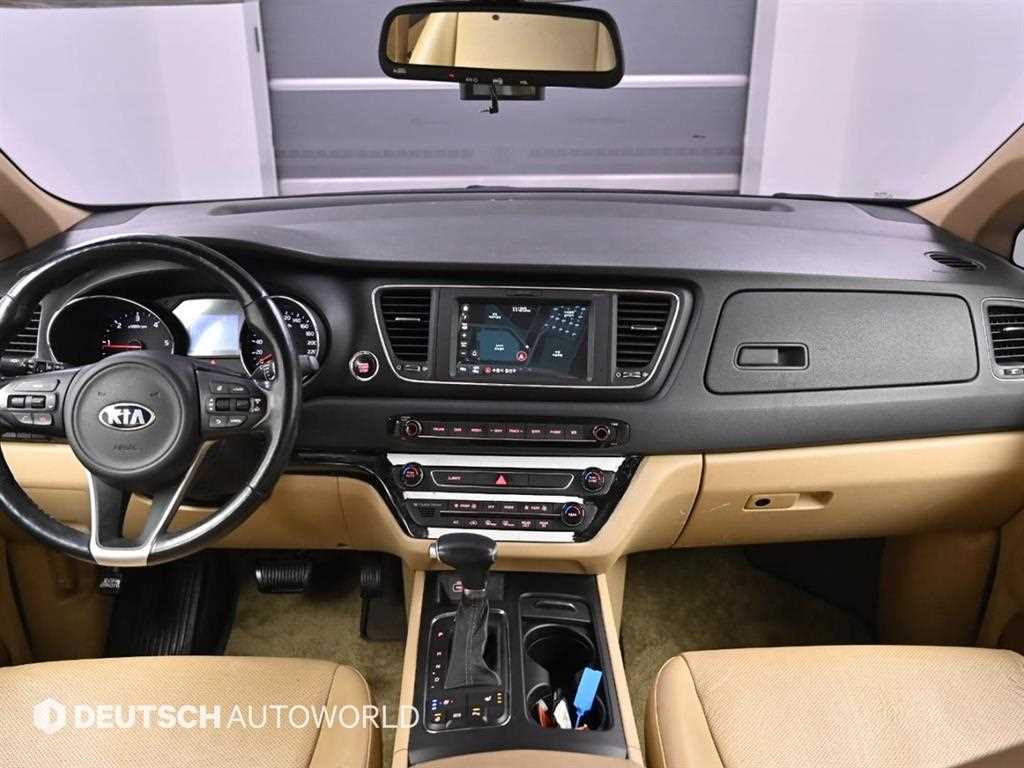 KIA Carnival - Vista 7