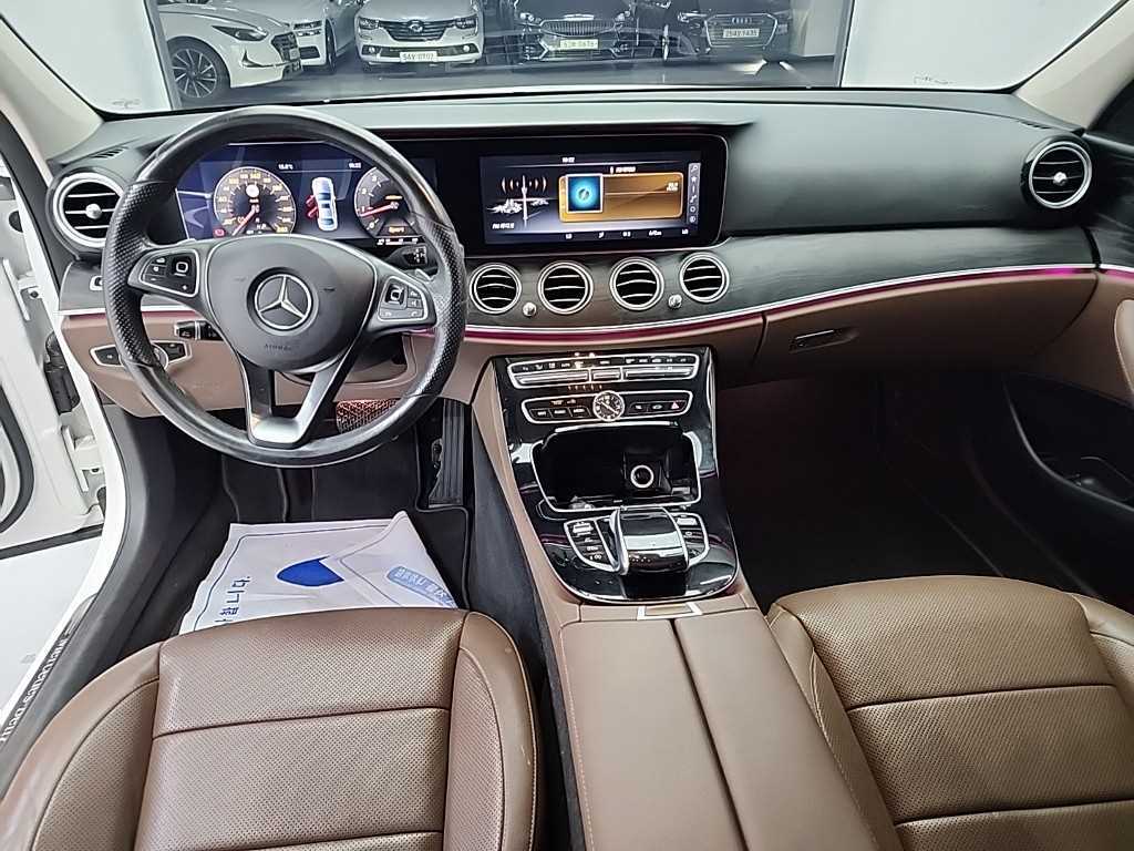 Mercedes Benz E class - Vista 7