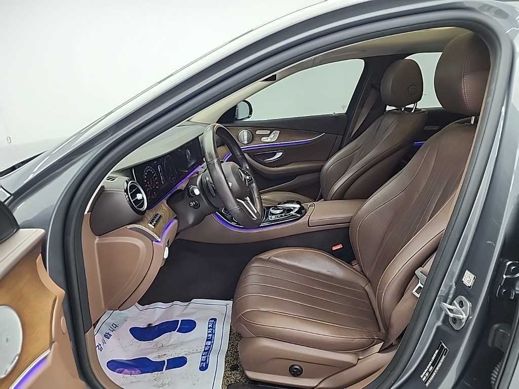 Mercedes Benz E class - Vista 12