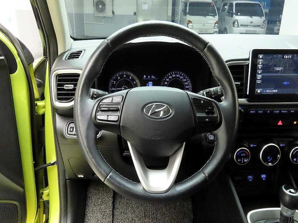 HYUNDAI Venue - Vista 7