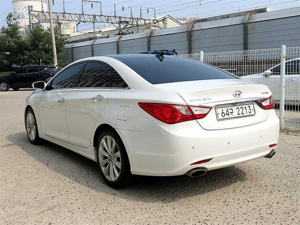 HYUNDAI Sonata - Vista 3