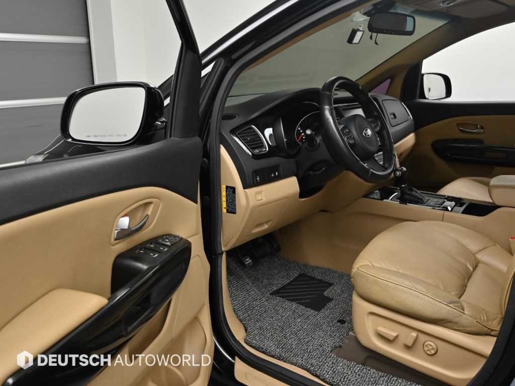 KIA Carnival - Vista 11